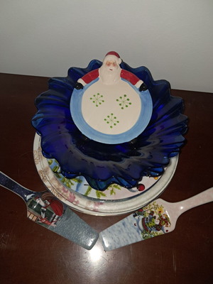 Christmas Plates like new, assorted set