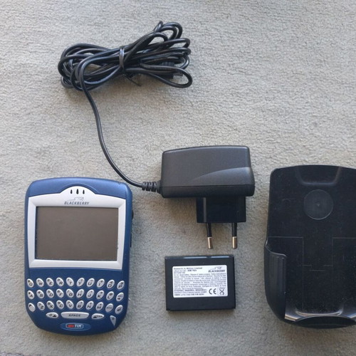 Blackberry 7230 like new with screen issue