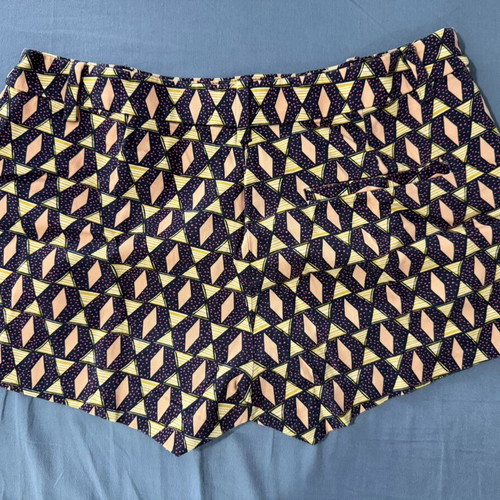 H&M women's shorts with geometric pattern, low waist