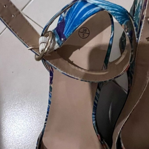 Floral sandals used, size 38.5, blue multicolor