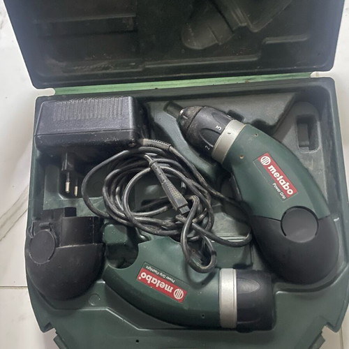 Metabo drill screwdriver and flashlight used