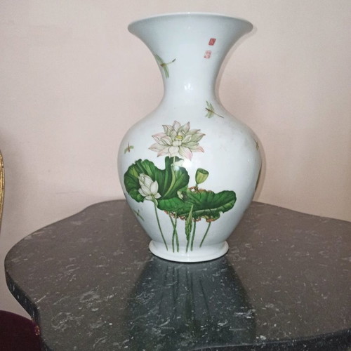 Porcelain vase from Italy vintage like new, hand-painted