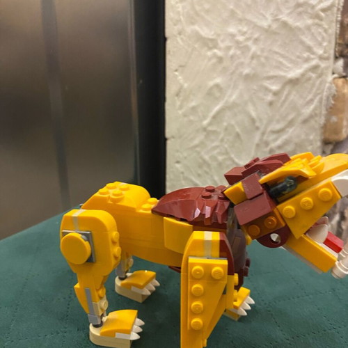 Lego lion like new without box