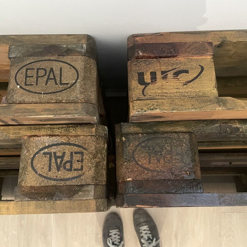 Wooden Palettes varnished, excellent quality, like new