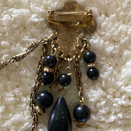 Vintage double brooch like new, gold color with black stones