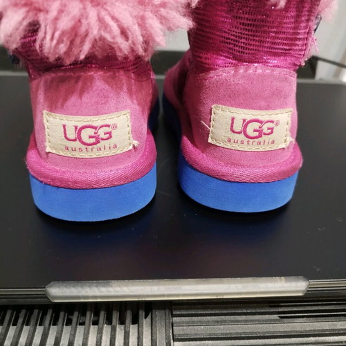 UGG Australia Kids Mini Bailey Button Lizard boots used, size 22.5