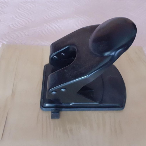 Metal hole puncher, large size