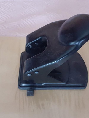 Metal hole puncher, large size