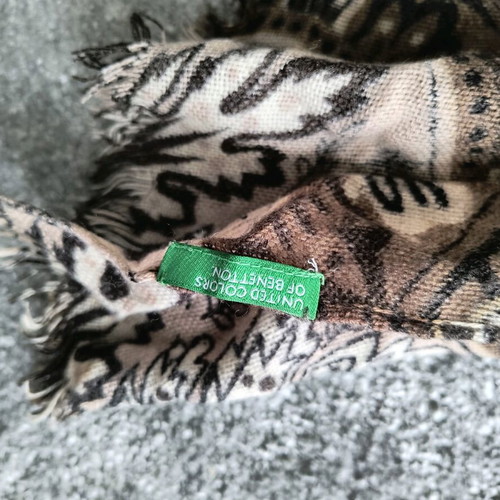 Benetton scarf like new