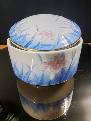 Японска порцеланова кутия за бижута Kozan Gama нова с ирисов мотив