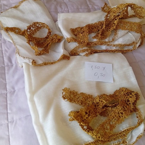 Tsevrede table linens new with lace and half-embroidered designs