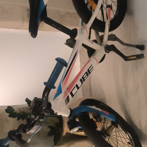 Cube kids bike 16 inches like new, white mountain