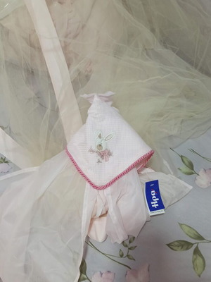 HRA crib set for girls like new