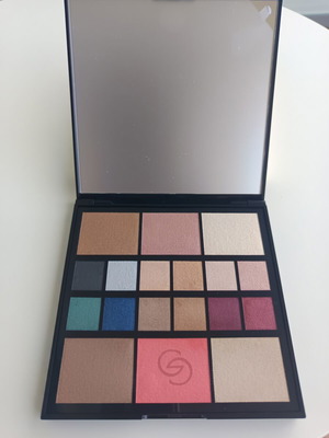 Παλέτα Μακιγιάζ Giordani Gold καινούργια με 12 σκιές, bronzer, ρουζ
