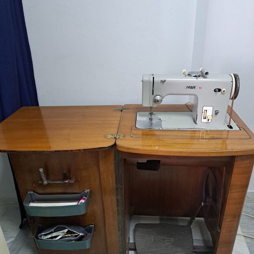 Pfaff Professional Sewing Machine used, functional, very good condition