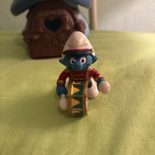 Schleich/Peyo Smurfs vintage figures with house