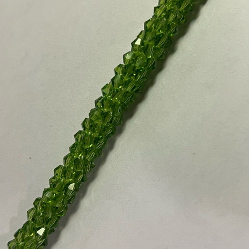 Necklace with perfect green color and magnetic clasp like new