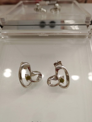 Earrings with green stone like new