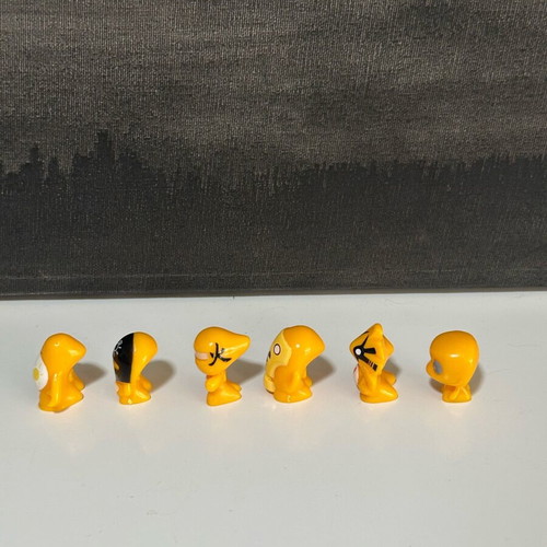 Go-Go’s Crazy Bones yellow mini figures like new