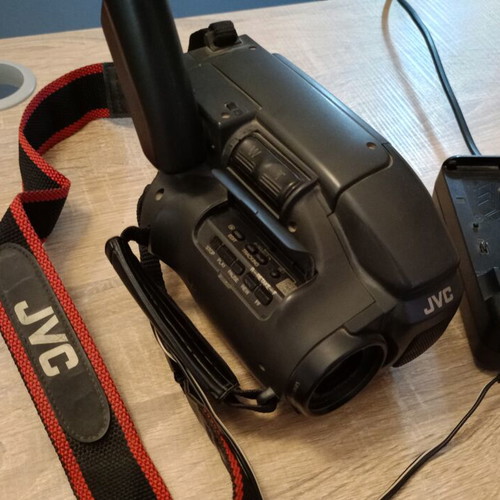 JVC GR-AX40 Compact VHS-C camcorder used, with power supply and battery