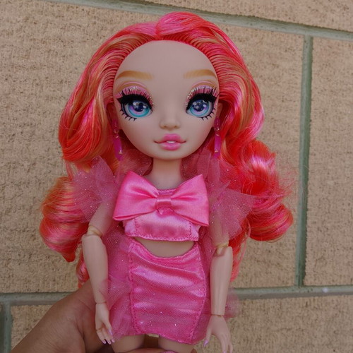 Rainbow High Pinkly Paige doll New Friends curvy edition
