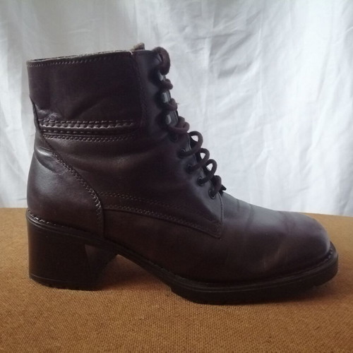 Robin Rose women's brown leather lace-up boots size 39