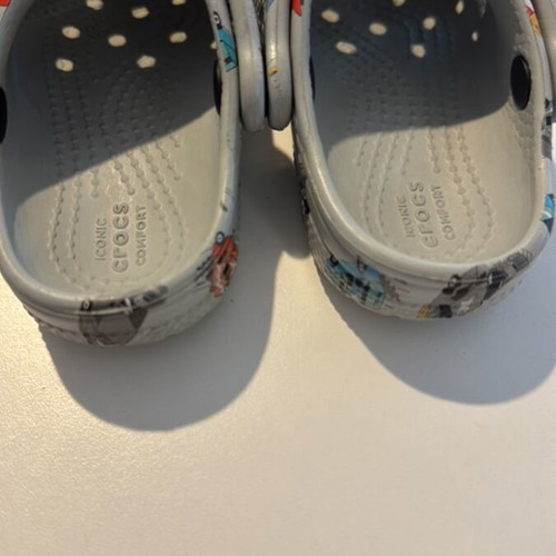 Crocs C7 used, grey with patterns
