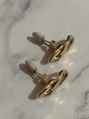 Clip earrings with chain design like new, gold color