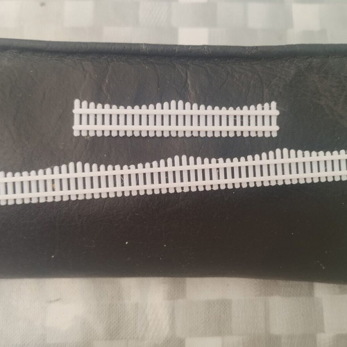 HO Scale Fences like new, set of 10 bags for modeling