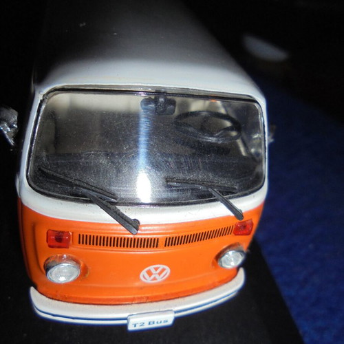 Volkswagen T2 Bus 1973 1:43 miniature orange - white new