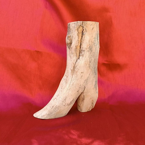 Log like new in boot shape