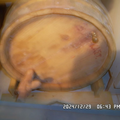 Βαρελάκι ξύλινο 30 λίτρων από καστανιά μεταχειρισμένο με κανουλάκι και βάση
