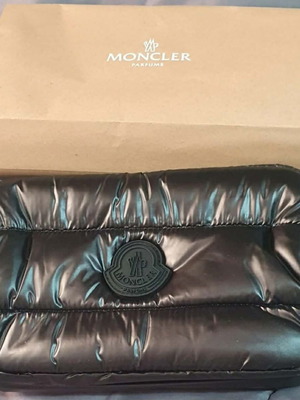 Νεσεσέρ Moncler καινούργιο, μαύρο, χωρητικό