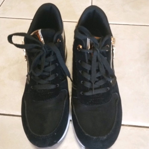 Women's sneakers like new, size 40, black and gold