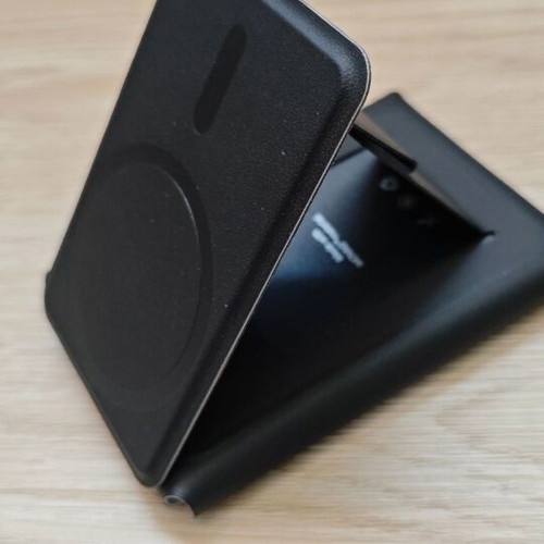 MOFT MagSafe Wallet for 8 Cards with RFID Blocking and Magnetic Stand