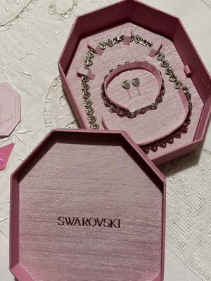 Swarovski x Ariana Grande σετ κοσμημάτων καινούργιο με κρύσταλλα