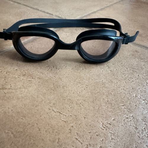 Sports swimming goggles like new