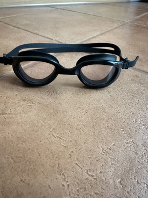 Sports swimming goggles like new