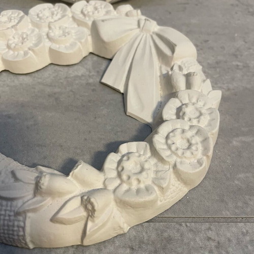 Gypsum wreaths set of 2 with flowers and bows for painting and wall decor