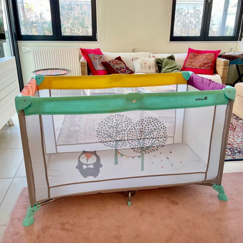 Safety 1st playpen like new, travel baby bed