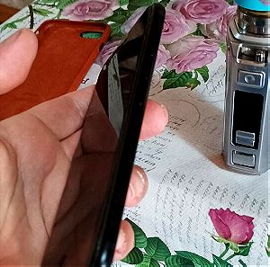 iPhone SE 2022 128gb 5G NFC μαζί με πολλές θήκες σε υπέρ άριστη κατάσταση