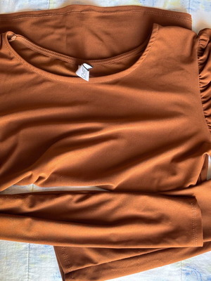 Women's blouse used, tabba color with puffed sleeves, size S