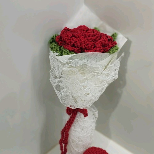 Knitted red rose and heart keychain Valentine's set, new