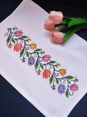 Set of three embroidered kitchen towels, 100% cotton