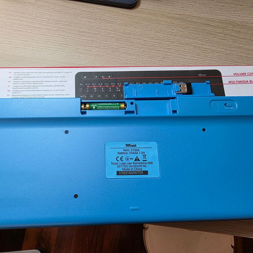 Trust Veza Wireless Keyboard with Touchpad like new, Greek layout