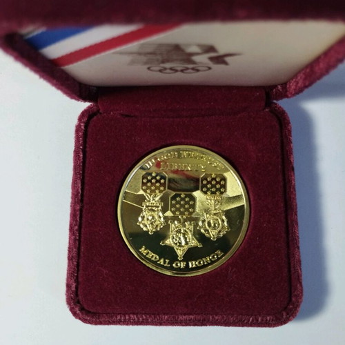 USA gold medal in official velvet case like new
