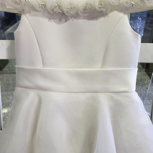 Ivory flower girl dress new with beautiful details in various sizes