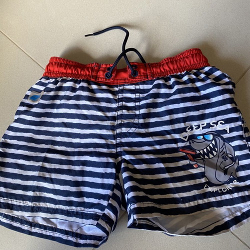 Boys' swimwear size 6 years like new