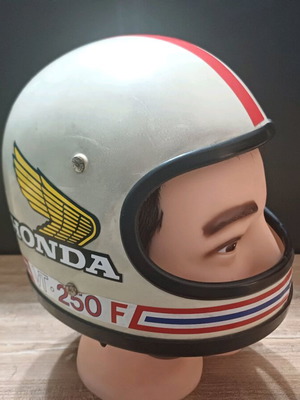 Children's helmet used with Honda logo, plastic toy