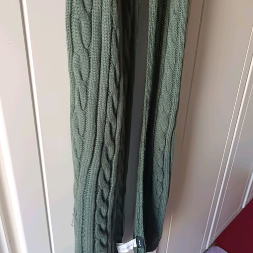Women's knitted scarf olive new with braids